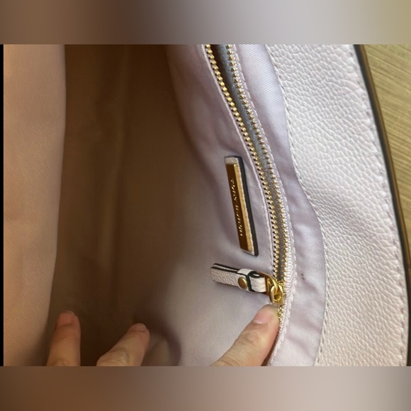 Tory Burch Everly pebble grain leather 2 Way tote bag in soft pastel pink color - Picture 6 of 12